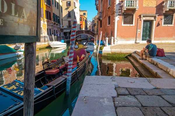 Venice Italy August 2021 View Empty Gondola Narrow Canals Tourist — стоковое фото