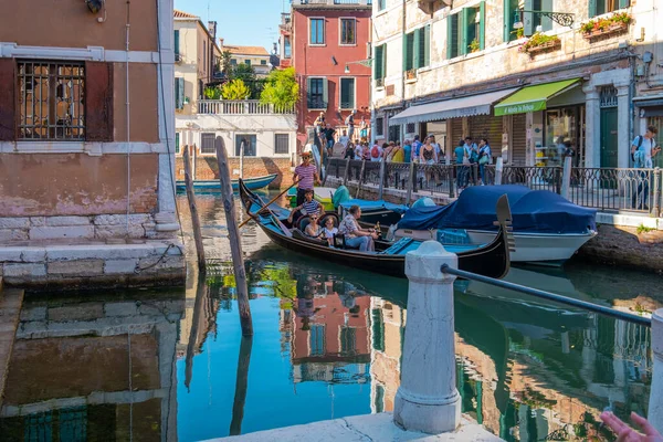 Venice Italy August 2021 View Tourists Streets Gondolas Canals Venice — стоковое фото