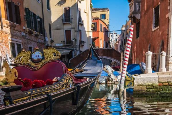 Venice Italy August 2021 View Empty Gondola Narrow Canals Venice — стоковое фото