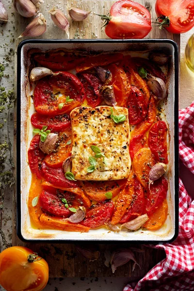 Feta Pasta Popular Feta Cheese Tomato Dish Garlic Herbs Enamel — Stock Photo, Image