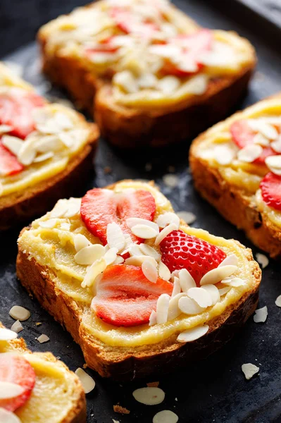 French Almond Toast Bostock Strawberries Prepared Baking Oven Delicious Breakfast — Stock Photo, Image