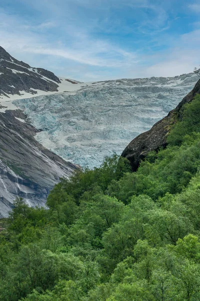 Loen Noruega 2020 Junho Vista Sobre Briksdalsbreen Glacier Noruega — Fotografia de Stock