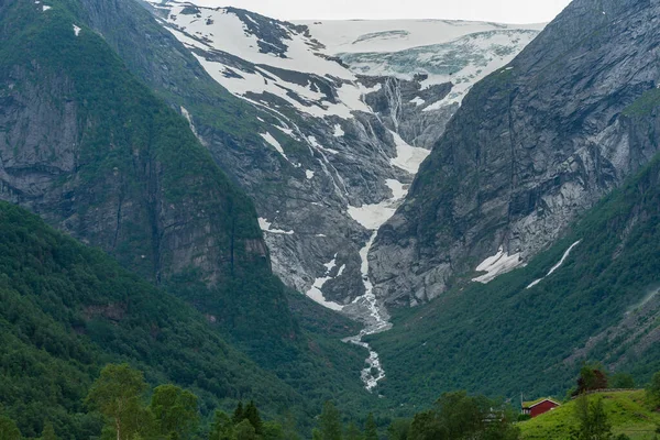 Loen Noruega 2020 Junho Vista Sobre Briksdalsbreen Glacier Noruega — Fotografia de Stock