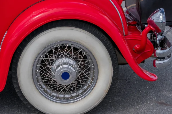 Geiranger Noorweg 2020 Juni Zijaanzicht Van Oude Rode Vintage Auto — Stockfoto
