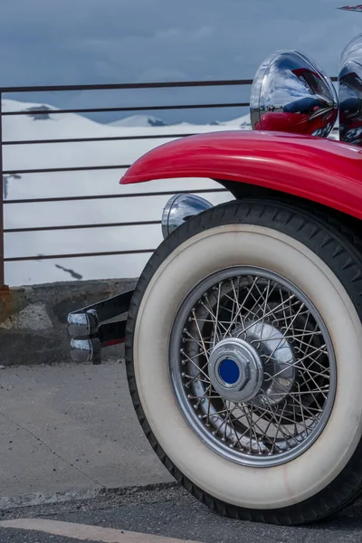 Geiranger Noorweg 2020 Juni Zijaanzicht Van Oude Rode Vintage Auto — Stockfoto