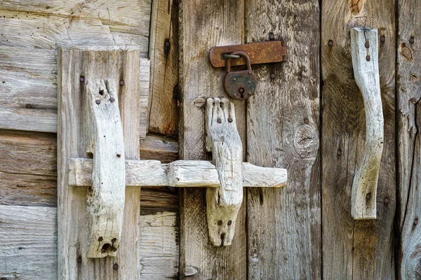 Valldal Norge 2020 Juni Gamla Rustika Handgjorda Trä Dörr Hanterare — Stockfoto