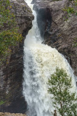 FRAFJORD, NORway - Eylül 07. Muhteşem ve güzel Maanafossen şelalesi.