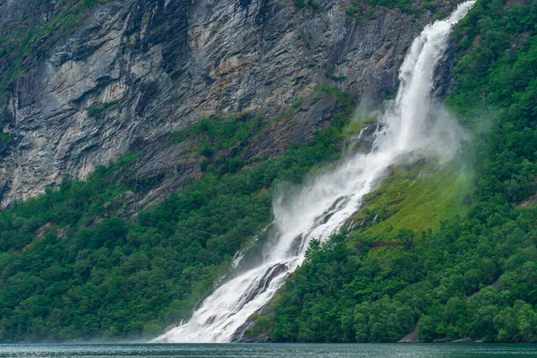 Geiranger Noruega 2020 Junho Cachoeira Friaren Geiranger Fiorde — Fotografia de Stock