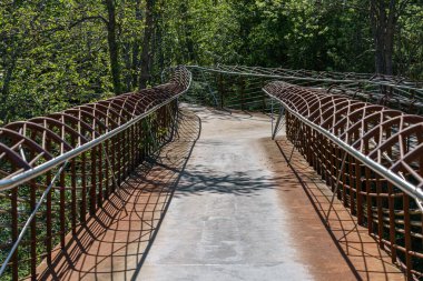 VALLDAL, NORway - 2020 Mayıs 31. Norveç, Avrupa 'da turistik bir yer. Valldalen Vadisi 'ndeki Gudbrandsjuvet' teki izleme noktası, Valldal ve Trollstigen arasında..