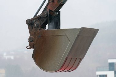 ULSTEINVIK, NORway - 2020 HAZİRAN 11. Dev kazıcı kovasını kapat