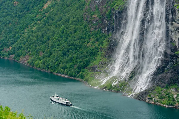 Geiranger Norway 2020 June Ferry Passing Famous Seven Sisters Waterfall — Stock Photo, Image