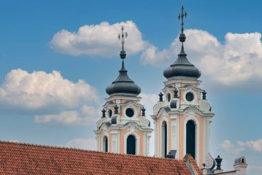 Vilnius, Litvanya - 2020 Mart 07. Vilnius kasabasındaki ikiz kule.