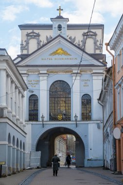 Vilnius, Litvanya - 2020 Mart 05. Vilnius 'taki Şafak Kapısı Hanımefendisinin Şapeli.
