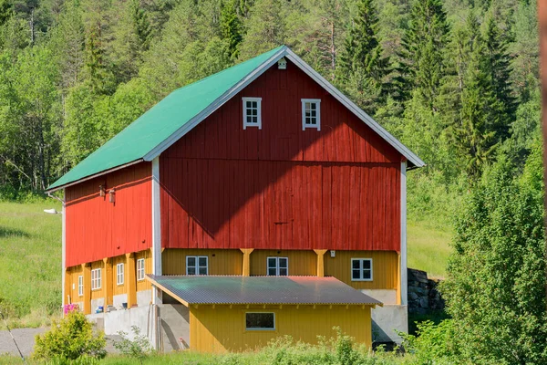 Valldal Norsko Den202023 Krásná Červená Žlutá Farma Norsku Údolí Valldalen — Stock fotografie
