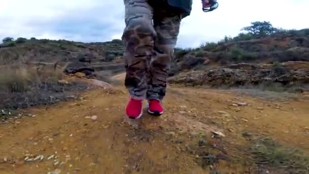 Walking Early Morning Autumn Wet Dirt Road Wearing Hunting Pants — Video Stock