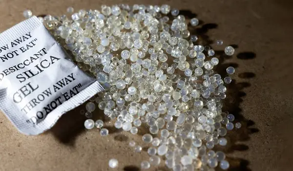 Beyaz kağıt ambalajında Desiccant silis jeli