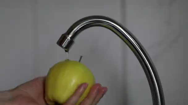 Washing Yellow Apple Running Tap Water Woman Hand Washes Apple — 图库视频影像