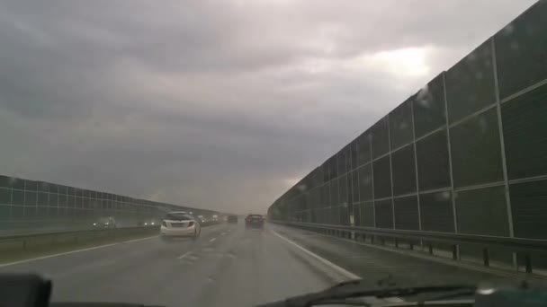Wycieraczki Usuwające Silny Deszcz Przedniej Szyby Podczas Jazdy Prowadzenie Samochodu — Wideo stockowe