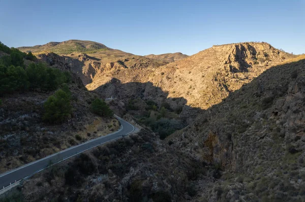 Mountainous Landscape South Spain Trees Bushes Road Passes Side Mountain — Foto de Stock