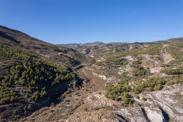 Ορεινό Τοπίο Στη Νότια Ισπανία Υπάρχουν Δέντρα Και Θάμνοι Ουρανός — Φωτογραφία Αρχείου