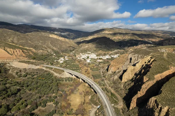 Ορεινό Τοπίο Στα Νότια Της Ισπανίας Υπάρχει Ένας Δρόμος Και — Φωτογραφία Αρχείου