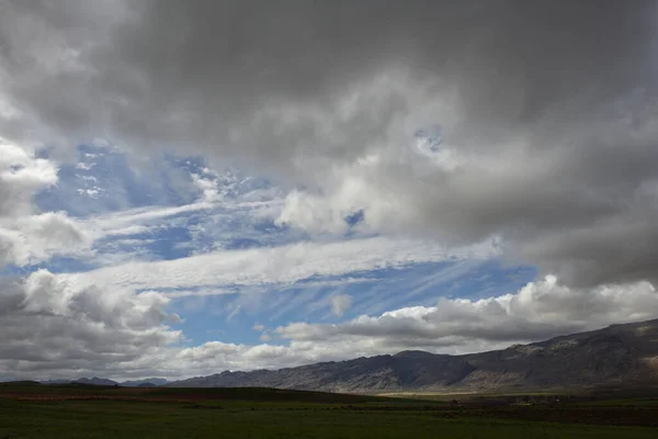 Een Dramatisch Wolkenlandschap Hangend Boven Een Ruige Skyline Van Cerderberg — Stockfoto