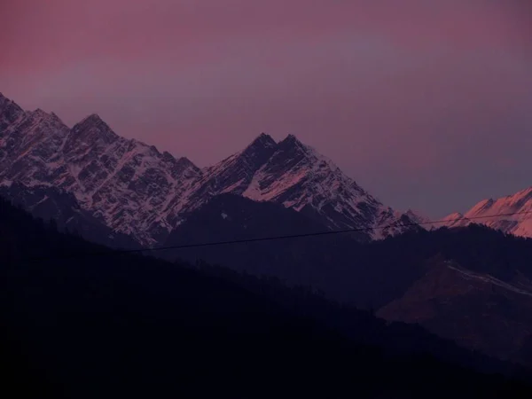 Pink Sky Snow Covered Mountains Tall Trees Himachal Pradesh India — Stock Photo, Image