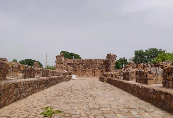 Feroz Shah Kotla ya da Kotla, Feroz Shah Tughlaq tarafından Delhi 'nin Firozabad adı verilen kendi versiyonuna ev sahipliği yapmak için inşa edilmiş bir kaledir..