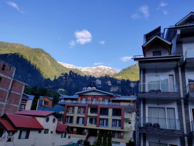 23 Mayıs 2022 Manali Himachal Pradesh Manali 'deki bir otel odasından güzel manzara
