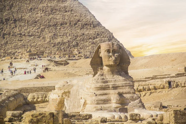 Große Sphinx Vor Dem Hintergrund Der Pyramiden Der Pharaonen Cheops — Stockfoto