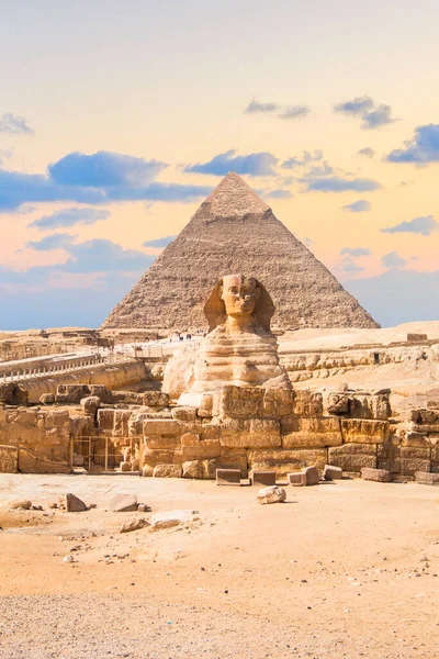 Grand Sphinx Sur Fond Des Pyramides Des Pharaons Cheops Khafren — Photo