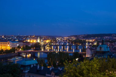 Çek Cumhuriyeti Prag 'daki St. Vitus Katedrali, Prag Şatosu ve Mala Strana' nın güzel manzarası