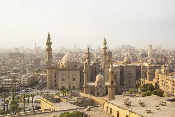 Pěkný Výhled Mešitu Madrasu Sultána Hassana Káhiře Egypt — Stock fotografie