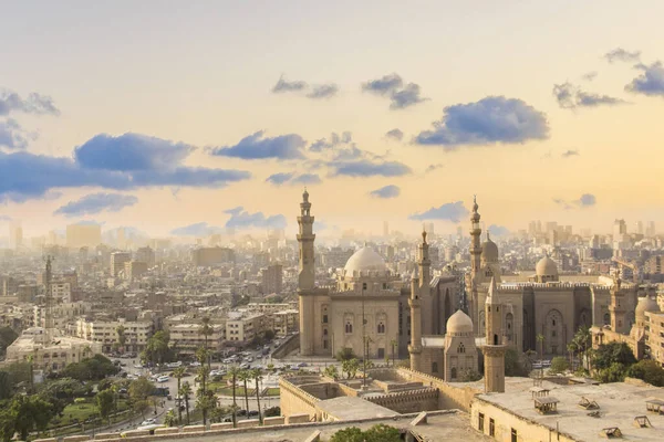 Szép Kilátás Nyílik Mecset Madrasa Szultán Hassan Kairóban Egyiptom — Stock Fotó
