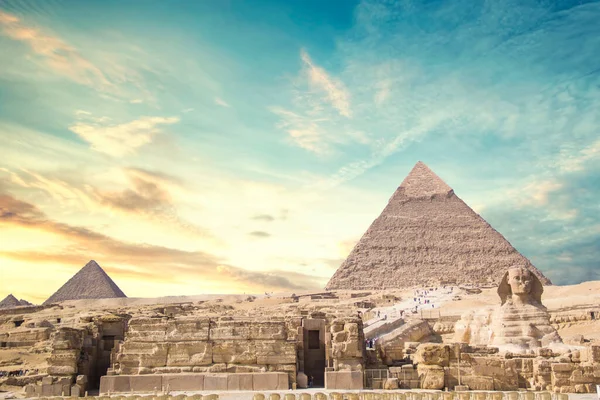 Great Sphinx Background Pyramids Pharaohs Cheops Khafren Mikerin Giza Egypt — Stock Photo, Image