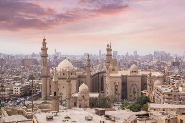 カイロ エジプトのスルタン ハサンのモスク マドラサの素晴らしい眺め — ストック写真