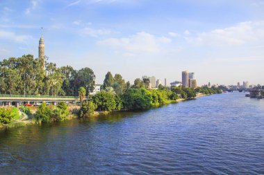 Kahire Kulesi 'nin güzel manzarası ve Kahire, Mısır' daki Nil seti