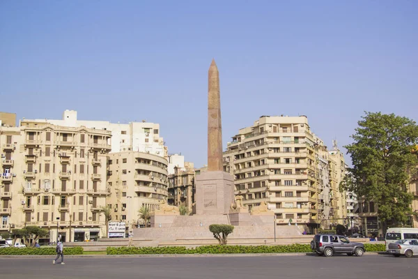 Cairo Egypt December 2021 Obelisk Ramses Surrounded Four Ancient Sandstone — Stock Photo, Image