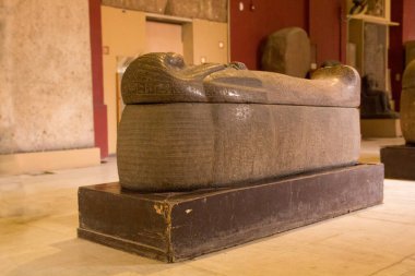 CAIRO, EGYPT - 29 Aralık 2021: Kahire, Mısır 'daki Mısır Müzesi' nde dünyaca ünlü antik sergiler