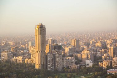 CAIRO, EGYPT - 29 ARALIK 2021 Kahire, Mısır 'daki Kahire Kulesi' nden Kahire ve Zamalek adasının güzel manzarası
