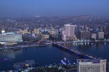 CAIRO, EGYPT - 29 Aralık 2021 Kahire Kulesi 'nden Kahire' nin merkezinin güzel manzarası