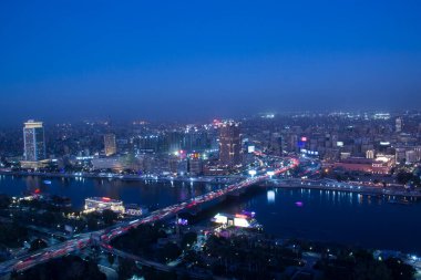 CAIRO, EGYPT - 29 Aralık 2021 Kahire Kulesi 'nden Kahire' nin merkezinin güzel manzarası