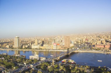 CAIRO, EGYPT - 29 ARALIK 2021 Kahire, Mısır 'daki Kahire Kulesi' nden Kahire ve Zamalek adasının güzel manzarası