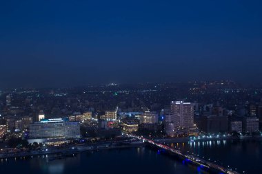CAIRO, EGYPT - 29 ARALIK 2021 Kahire, Mısır 'daki Kahire Kulesi' nden Kahire ve Zamalek adasının güzel manzarası