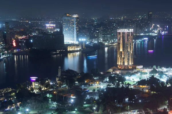 CAIRO, EGYPT - 29 ARALIK 2021 Kahire, Mısır 'daki Kahire Kulesi' nden Kahire ve Zamalek adasının güzel manzarası