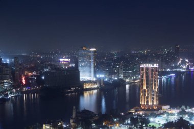 CAIRO, EGYPT - 29 ARALIK 2021 Kahire, Mısır 'daki Kahire Kulesi' nden Kahire ve Zamalek adasının güzel manzarası