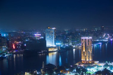 CAIRO, EGYPT - 29 ARALIK 2021 Kahire, Mısır 'daki Kahire Kulesi' nden Kahire ve Zamalek adasının güzel manzarası