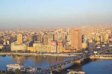 CAIRO, EGYPT - 29 ARALIK 2021 Kahire, Mısır 'daki Kahire Kulesi' nden Kahire ve Zamalek adasının güzel manzarası