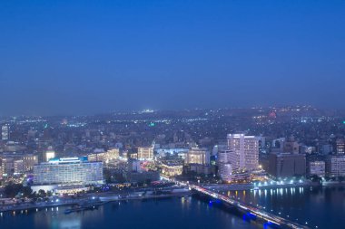 CAIRO, EGYPT - 29 ARALIK 2021 Kahire, Mısır 'daki Kahire Kulesi' nden Kahire ve Zamalek adasının güzel manzarası