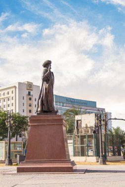 CAIRO, EGYPT - 29 Aralık 2021: Omar Makram Heykeli, Mısır 'ın Kahire meydanındaki Tahrir Meydanı yakınındaki Omar Makram Camii